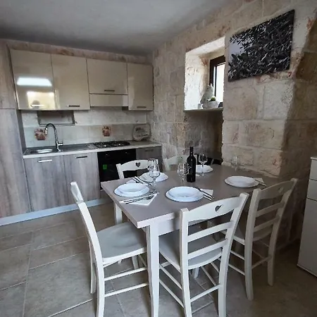 Valentina Βίλα *